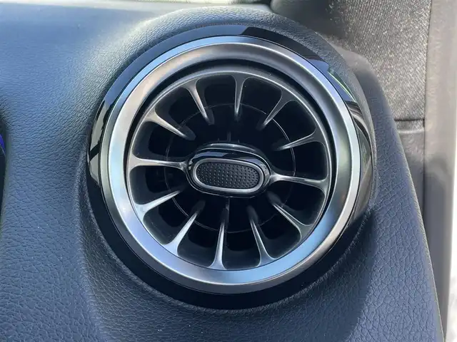 メルセデス・ベンツ Ｍ・ベンツ ＧＬＢ２００ｄ 4マチック AMGライン 群馬県 2023(令5)年 1.7万km デジタルホワイト レーダーセーフティパッケージ/・アダクティブブレーキアシスト/・アダクティブレーンキーピング/・アダクティブクルーズコントロール/・アダクティブステアリング/・パークトロニック/・オートマチックハイビーム/・ブラインドスポットモニター/純正メーカーナビゲーション/（BT/ラジオ/フルセグTV）/全方位カメラ/ビルトインETC/純正前後ドライブレコーダー/前席メモリパワーシート/前席シートヒーター/パワーバックドア/LEDヘッドライト/フォグライト/エントリーライト/アンビエントライト/アイドリングストップ/パドルシフト/ルーフレール/電格ミラー/純正フロアマット/純正19インチアルミホイール