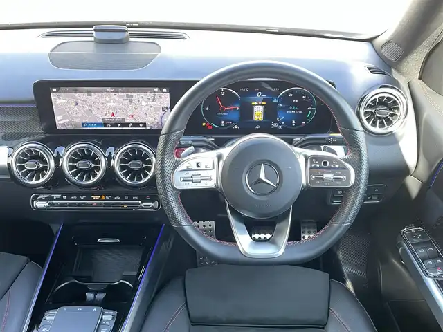 メルセデス・ベンツ Ｍ・ベンツ ＧＬＢ２００ｄ 4マチック AMGライン 群馬県 2023(令5)年 1.7万km デジタルホワイト レーダーセーフティパッケージ/・アダクティブブレーキアシスト/・アダクティブレーンキーピング/・アダクティブクルーズコントロール/・アダクティブステアリング/・パークトロニック/・オートマチックハイビーム/・ブラインドスポットモニター/純正メーカーナビゲーション/（BT/ラジオ/フルセグTV）/全方位カメラ/ビルトインETC/純正前後ドライブレコーダー/前席メモリパワーシート/前席シートヒーター/パワーバックドア/LEDヘッドライト/フォグライト/エントリーライト/アンビエントライト/アイドリングストップ/パドルシフト/ルーフレール/電格ミラー/純正フロアマット/純正19インチアルミホイール