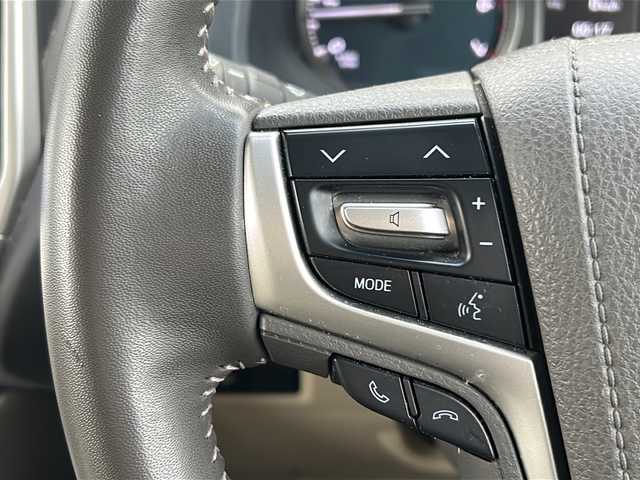 トヨタ ランドクルーザー プラド TX 三重県 2021(令3)年 4.6万km ホワイトパールクリスタルシャイン 社外9型ナビ /バックカメラ /サンルーフ /ビルトインETC /スペアキー /前後コーナーセンサー /レーダークルーズコントロール /レーンキープアシスト /衝突軽減ブレーキ/純正フロアマット /革巻きステアリング/ステアリングスイッチ/LEDヘッドライト/オートハイビーム /オートライト/電動格納ミラー/禁煙車