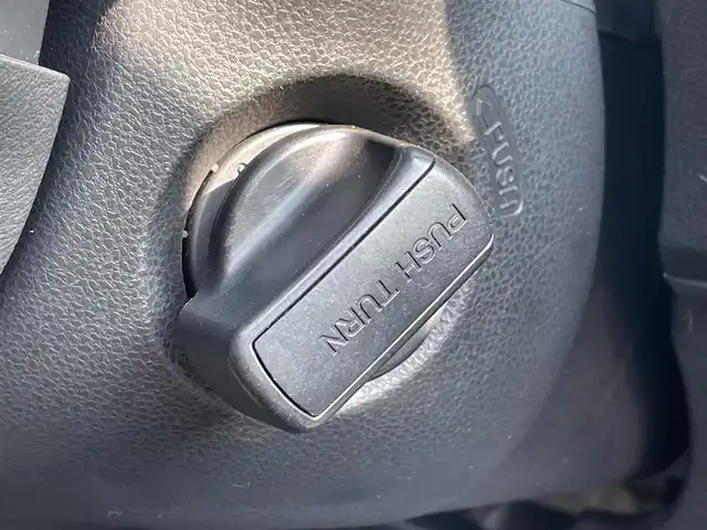 ホンダ フィット G 10thアニバーサリー 道央・札幌 2012(平24)年 9.8万km アラバスターシルバーメタリック ・4WD/・寒冷地仕様/・純正オーディオ/CD&AUX/・ビルトインETC/・ABS/・純正フロアマット/・パワーステアリング/・パワーウィンドウ/・電動格納ミラー/・スペアキー(鍵のみ)