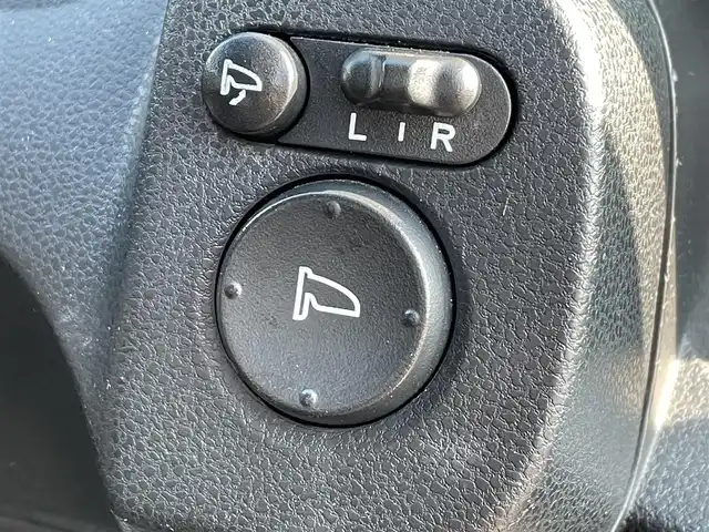 ホンダ フィット G 10thアニバーサリー 道央・札幌 2012(平24)年 9.8万km アラバスターシルバーメタリック ・4WD/・寒冷地仕様/・純正オーディオ/CD&AUX/・ビルトインETC/・ABS/・純正フロアマット/・パワーステアリング/・パワーウィンドウ/・電動格納ミラー/・スペアキー(鍵のみ)