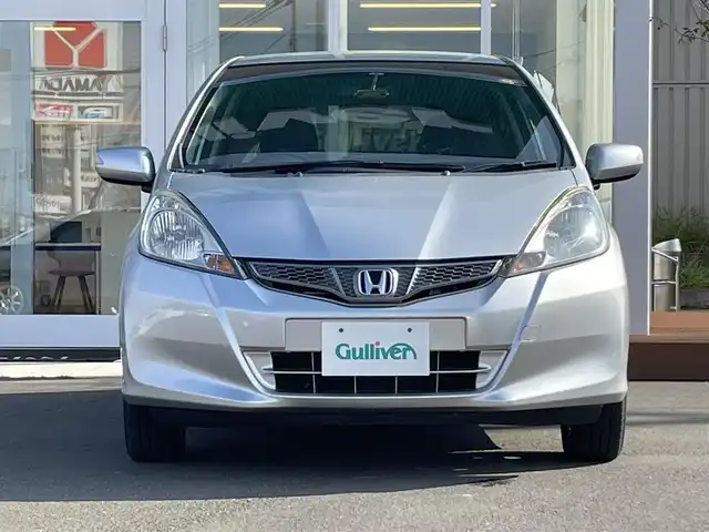 ホンダ フィット G 10thアニバーサリー 道央・札幌 2012(平24)年 9.8万km アラバスターシルバーメタリック ・4WD/・寒冷地仕様/・純正オーディオ/CD&AUX/・ビルトインETC/・ABS/・純正フロアマット/・パワーステアリング/・パワーウィンドウ/・電動格納ミラー/・スペアキー(鍵のみ)