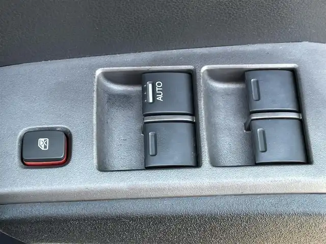 ホンダ フィット G 10thアニバーサリー 道央・札幌 2012(平24)年 9.8万km アラバスターシルバーメタリック ・4WD/・寒冷地仕様/・純正オーディオ/CD&AUX/・ビルトインETC/・ABS/・純正フロアマット/・パワーステアリング/・パワーウィンドウ/・電動格納ミラー/・スペアキー(鍵のみ)