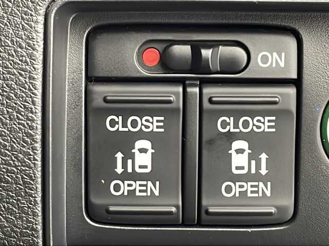 ホンダ オデッセイ アブソルート 20thアニバーサリー 茨城県 2015(平27)年 2.5万km ホワイトオーキッドパール ８型ナビ　バックモニター　フリップダウンモニター　両側電動スライドドア　レーダークルーズコントロール　レーンキープアシスト　パドルシフト　純正１７インチＡＷ　ＬＥＤヘッドランプ　フォグランプ