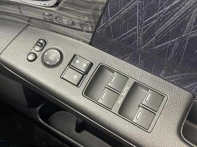 ホンダ オデッセイ アブソルート 20thアニバーサリー 茨城県 2015(平27)年 2.5万km ホワイトオーキッドパール ８型ナビ　バックモニター　フリップダウンモニター　両側電動スライドドア　レーダークルーズコントロール　レーンキープアシスト　パドルシフト　純正１７インチＡＷ　ＬＥＤヘッドランプ　フォグランプ