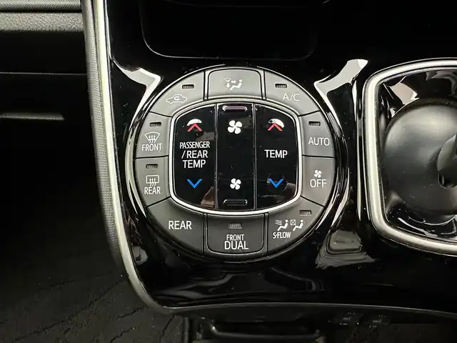 トヨタ ヴォクシー ハイブリッド ZS 煌Ⅱ 兵庫県 2020(令2)年 4.6万km ブラック 純正9インチSD(CD/DVD/SD/Bt/フルセグ)/・NSZT-Y68T/バックカメラ/純正フリップダウンモニター/両側パワースライドドア/クルーズコントロール/PKSB/LDA/オートハイビーム/シートヒーター/LEDヘッドライト/LEDフォグ/クリアランスソナー/ビルトインETC/純正１６AW/社外マット・純正バイザー