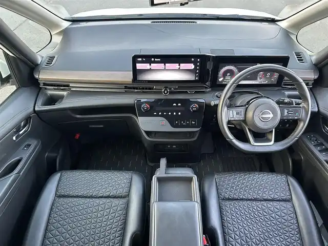 日産 セレナ ハイウェイスター V 岡山県 2023(令5)年 7万km プリズムホワイト 登録時走行距離70242km/純正12.3インチナビ/フルセグTV(AM.FM.TV.BT)/AppleCarPlay/両側パワースライドドア/アラウンドビューモニター/デジタルインナーミラー/純正ドライブレコーダー/純正防水シート/ETC2.0/プロパイロット/クリアランスソナー/衝突軽減ブレーキ/横滑り防止装置/クルーズコントロール(追従走行あり)/車線逸脱警報（レーンキープアシスト）/オートライト/オートマチックハイビーム/デュアルバックドア/アイドリングストップ/16インチ純正AW/純正フロアマット