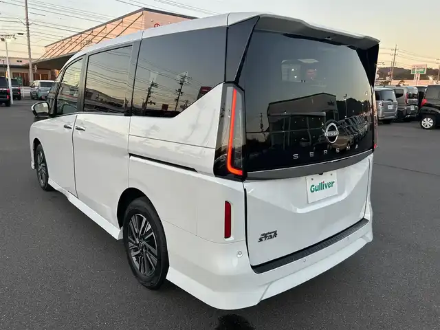 日産 セレナ ハイウェイスター V 岡山県 2023(令5)年 7万km プリズムホワイト 登録時走行距離70242km/純正12.3インチナビ/フルセグTV(AM.FM.TV.BT)/AppleCarPlay/両側パワースライドドア/アラウンドビューモニター/デジタルインナーミラー/純正ドライブレコーダー/純正防水シート/ETC2.0/プロパイロット/クリアランスソナー/衝突軽減ブレーキ/横滑り防止装置/クルーズコントロール(追従走行あり)/車線逸脱警報（レーンキープアシスト）/オートライト/オートマチックハイビーム/デュアルバックドア/アイドリングストップ/16インチ純正AW/純正フロアマット