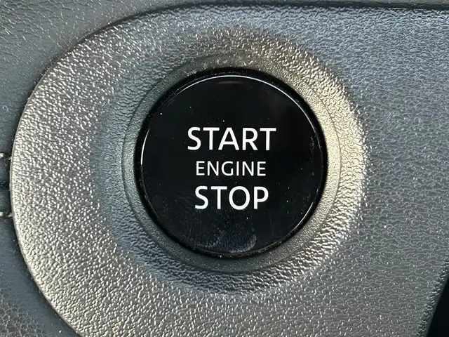 日産 セレナ ハイウェイスター V 岡山県 2023(令5)年 7万km プリズムホワイト 登録時走行距離70242km/純正12.3インチナビ/フルセグTV(AM.FM.TV.BT)/AppleCarPlay/両側パワースライドドア/アラウンドビューモニター/デジタルインナーミラー/純正ドライブレコーダー/純正防水シート/ETC2.0/プロパイロット/クリアランスソナー/衝突軽減ブレーキ/横滑り防止装置/クルーズコントロール(追従走行あり)/車線逸脱警報（レーンキープアシスト）/オートライト/オートマチックハイビーム/デュアルバックドア/アイドリングストップ/16インチ純正AW/純正フロアマット