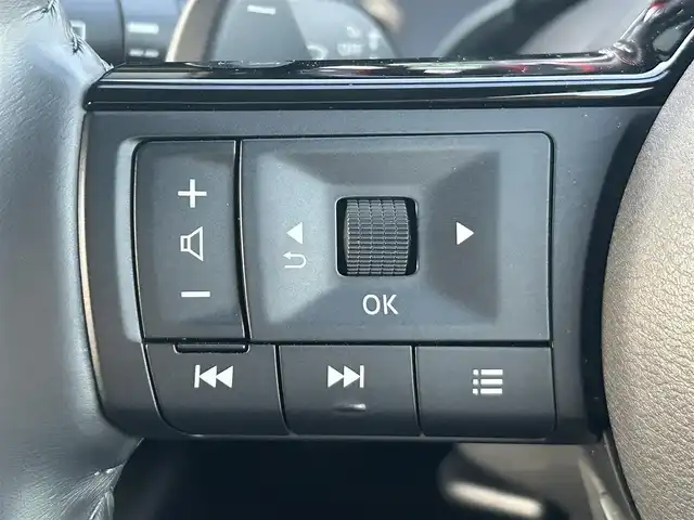 日産 セレナ ハイウェイスター V 岡山県 2023(令5)年 7万km プリズムホワイト 登録時走行距離70242km/純正12.3インチナビ/フルセグTV(AM.FM.TV.BT)/AppleCarPlay/両側パワースライドドア/アラウンドビューモニター/デジタルインナーミラー/純正ドライブレコーダー/純正防水シート/ETC2.0/プロパイロット/クリアランスソナー/衝突軽減ブレーキ/横滑り防止装置/クルーズコントロール(追従走行あり)/車線逸脱警報（レーンキープアシスト）/オートライト/オートマチックハイビーム/デュアルバックドア/アイドリングストップ/16インチ純正AW/純正フロアマット