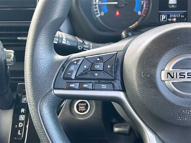 日産 ルークス ハイウェイスター X 愛知県 2021(令3)年 3.2万km ブラック ・禁煙車/・ワンオーナー/・純正ナビ/フルセグTV/　（MM320D-L）/・Bluetooth/USB/AUX/・アラウンドビューモニター/・ビルトインETC/・エマージェンシーブレーキ/・LDW/・先行車発進お知らせ/・左パワースライドドア/・ステアスイッチ/・電動格納ミラーウインカー/・純正１４インチアルミ/・LEDオートライト/・フォグランプ/・後席サンシェイド/・アイドリングストップ/・プッシュスタート/・ドアバイザー/・純正フロアマット/・新車保証書/・取扱説明書/・スペアキー