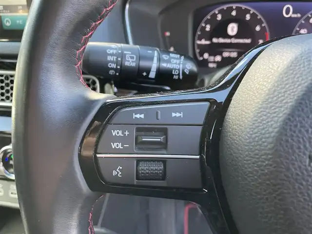 ホンダ シビック EX 大分県 2021(令3)年 2.9万km プラチナホワイトパール ワンオーナー/ハーフレザー調シート/純正OPフロントスポイラー＆リアスポイラー/メーカーOPナビ 【フルセグ/BTオーディオ/USB】/バックカメラ/純正18インチアルミホイール/ビルトインETC2.0/レーダークルーズコントロール/ブラインドスポットモニター/クリアランスソナー/置くだけ充電/電動パーキングブレーキ/前席ヒーター付パワーシート/LEDヘッドライト/LEDフォグランプ/オートライト/レザーステアリング/チルトステアリング/ステアリングリモコン/ウインカーミラー/ミラーヒーター/オートワイパー/横滑り防止装置/アイドリングストップ/エンジンプッシュスタート/リアプライバシーガラス/ドアバイザー/無限フロアマット/電動格納ミラー/カーテン＆サイド＆Wエアバッグ/ABS/スマートキー×2/保証書/車両取説