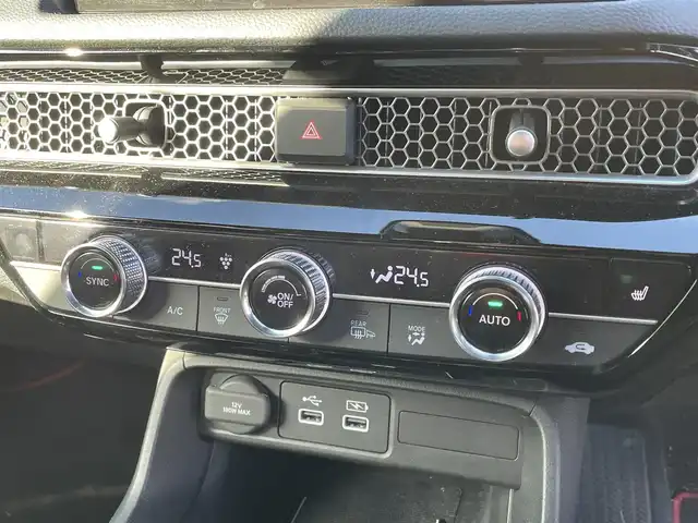 ホンダ シビック EX 大分県 2021(令3)年 2.9万km プラチナホワイトパール ワンオーナー/ハーフレザー調シート/純正OPフロントスポイラー＆リアスポイラー/メーカーOPナビ 【フルセグ/BTオーディオ/USB】/バックカメラ/純正18インチアルミホイール/ビルトインETC2.0/レーダークルーズコントロール/ブラインドスポットモニター/クリアランスソナー/置くだけ充電/電動パーキングブレーキ/前席ヒーター付パワーシート/LEDヘッドライト/LEDフォグランプ/オートライト/レザーステアリング/チルトステアリング/ステアリングリモコン/ウインカーミラー/ミラーヒーター/オートワイパー/横滑り防止装置/アイドリングストップ/エンジンプッシュスタート/リアプライバシーガラス/ドアバイザー/無限フロアマット/電動格納ミラー/カーテン＆サイド＆Wエアバッグ/ABS/スマートキー×2/保証書/車両取説