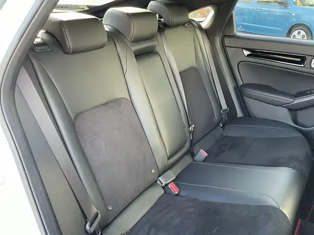 ホンダ シビック EX 大分県 2021(令3)年 2.9万km プラチナホワイトパール ワンオーナー/ハーフレザー調シート/純正OPフロントスポイラー＆リアスポイラー/メーカーOPナビ 【フルセグ/BTオーディオ/USB】/バックカメラ/純正18インチアルミホイール/ビルトインETC2.0/レーダークルーズコントロール/ブラインドスポットモニター/クリアランスソナー/置くだけ充電/電動パーキングブレーキ/前席ヒーター付パワーシート/LEDヘッドライト/LEDフォグランプ/オートライト/レザーステアリング/チルトステアリング/ステアリングリモコン/ウインカーミラー/ミラーヒーター/オートワイパー/横滑り防止装置/アイドリングストップ/エンジンプッシュスタート/リアプライバシーガラス/ドアバイザー/無限フロアマット/電動格納ミラー/カーテン＆サイド＆Wエアバッグ/ABS/スマートキー×2/保証書/車両取説