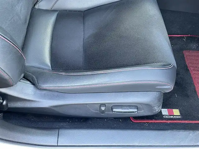 ホンダ シビック EX 大分県 2021(令3)年 2.9万km プラチナホワイトパール ワンオーナー/ハーフレザー調シート/純正OPフロントスポイラー＆リアスポイラー/メーカーOPナビ 【フルセグ/BTオーディオ/USB】/バックカメラ/純正18インチアルミホイール/ビルトインETC2.0/レーダークルーズコントロール/ブラインドスポットモニター/クリアランスソナー/置くだけ充電/電動パーキングブレーキ/前席ヒーター付パワーシート/LEDヘッドライト/LEDフォグランプ/オートライト/レザーステアリング/チルトステアリング/ステアリングリモコン/ウインカーミラー/ミラーヒーター/オートワイパー/横滑り防止装置/アイドリングストップ/エンジンプッシュスタート/リアプライバシーガラス/ドアバイザー/無限フロアマット/電動格納ミラー/カーテン＆サイド＆Wエアバッグ/ABS/スマートキー×2/保証書/車両取説