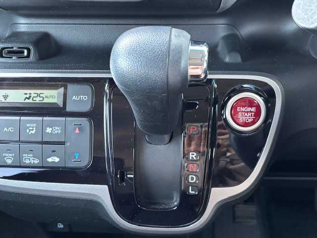 ホンダ Ｎ ＢＯＸ SSパッケージ 宮城県 2015(平27)年 6.5万km ポリッシュドメタルメタリック 登録時走行距離64496ｋｍ/１オーナー/純正ナビ/フルセグTV/Bluetooth/USB/DVD/CD/FM/AM/両側パワースライド/横滑り防止装置/シティブレーキアクティブシステム/シートヒーター/プッシュスタート/スマートキー/スペアキー×１/ステアリングリモコン/オートライト/バックカメラ/アイドリングストップ/純正フロアマット/LEDライト/フォグランプ/純正アルミホイール/ドアバイザー/電動格納ミラー