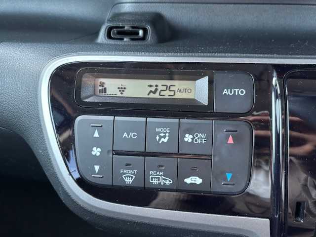 ホンダ Ｎ ＢＯＸ SSパッケージ 宮城県 2015(平27)年 6.5万km ポリッシュドメタルメタリック 登録時走行距離64496ｋｍ/１オーナー/純正ナビ/フルセグTV/Bluetooth/USB/DVD/CD/FM/AM/両側パワースライド/横滑り防止装置/シティブレーキアクティブシステム/シートヒーター/プッシュスタート/スマートキー/スペアキー×１/ステアリングリモコン/オートライト/バックカメラ/アイドリングストップ/純正フロアマット/LEDライト/フォグランプ/純正アルミホイール/ドアバイザー/電動格納ミラー