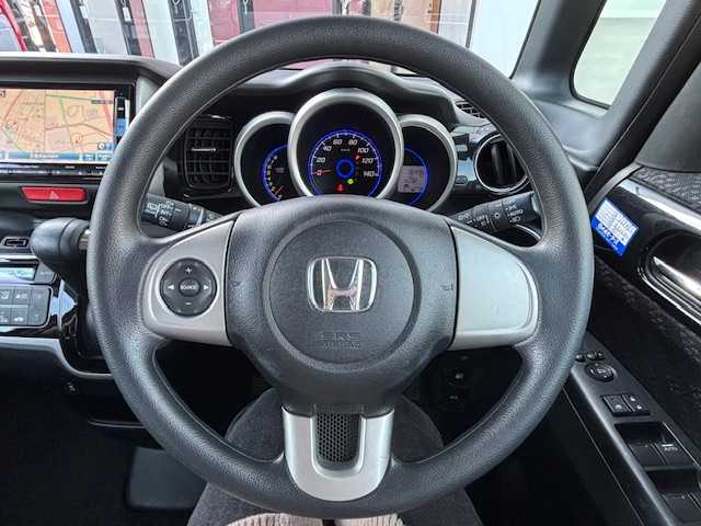 ホンダ Ｎ ＢＯＸ SSパッケージ 宮城県 2015(平27)年 6.5万km ポリッシュドメタルメタリック 登録時走行距離64496ｋｍ/１オーナー/純正ナビ/フルセグTV/Bluetooth/USB/DVD/CD/FM/AM/両側パワースライド/横滑り防止装置/シティブレーキアクティブシステム/シートヒーター/プッシュスタート/スマートキー/スペアキー×１/ステアリングリモコン/オートライト/バックカメラ/アイドリングストップ/純正フロアマット/LEDライト/フォグランプ/純正アルミホイール/ドアバイザー/電動格納ミラー