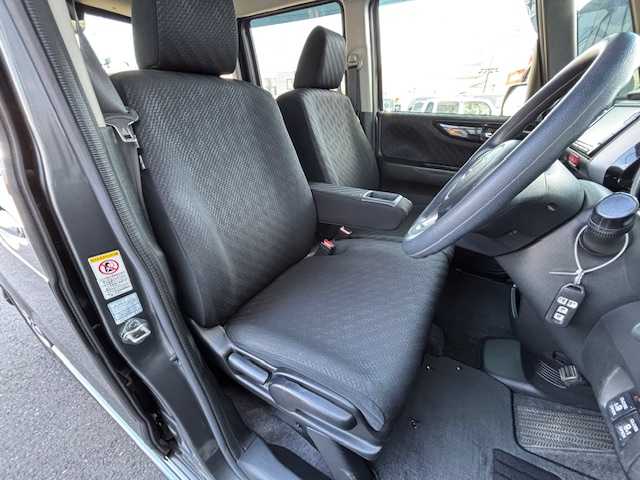 ホンダ Ｎ ＢＯＸ SSパッケージ 宮城県 2015(平27)年 6.5万km ポリッシュドメタルメタリック 登録時走行距離64496ｋｍ/１オーナー/純正ナビ/フルセグTV/Bluetooth/USB/DVD/CD/FM/AM/両側パワースライド/横滑り防止装置/シティブレーキアクティブシステム/シートヒーター/プッシュスタート/スマートキー/スペアキー×１/ステアリングリモコン/オートライト/バックカメラ/アイドリングストップ/純正フロアマット/LEDライト/フォグランプ/純正アルミホイール/ドアバイザー/電動格納ミラー