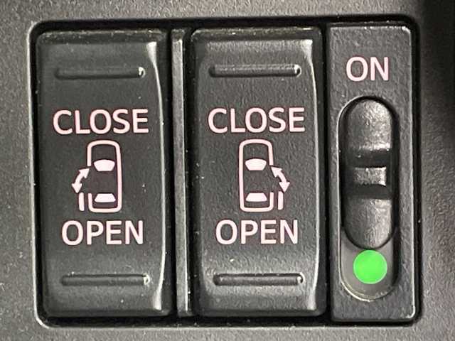 トヨタ ルーミー カスタムG 大阪府 2019(令1)年 2.2万km レーザーブルークリスタルシャイン 禁煙車/スマートアシスト/　・衝突回避支援ブレーキ機能/　・衝突警告機能/　・車線逸脱警報機能/　・先行車発進お知らせ機能/　・誤発進抑制機能/　・アダプティブ・クルーズ・コントロール/　・オートマチックハイビーム/純正ナビ/　（Bluetooth/CD）/フルセグTV/バックカメラ/両側パワースライドドア/LEDヘッドライト/オートライト/フォグランプ/社外15インチアルミホイール/純正フロアマット/コーナーセンサー/スマートキー/ETC