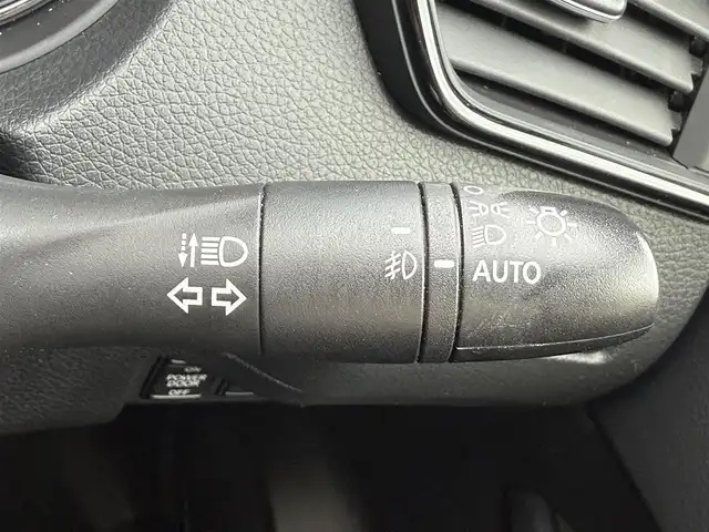 日産 エクストレイル 20Xi 愛知県 2019(平31)年 6.9万km ブリリアントホワイトパール /禁煙//純正9型メモリナビ//フルセグ/CD/DVD/BD/SD/BT/USB/iPod//AppleCarPlay/AndroidAuto//アラウンドビューモニター //純正18AW//インテリジェントルームミラー//ルーフレール //ビルトインETC//パワーバックドア //カプロンシート//全席クイックコンフォートシート//LEDオートライト //フォグランプ //スペアタイヤ//プロパイロット //エマージェンシーブレーキ//踏み間違い衝突防止アシスト //インテリジェントLI//FCW //BSW //RCTA //コーナーセンサー//革巻きステアリング //ステアリングスイッチ//プッシュスタート //スマートキー //純正マット//取扱説明書//保証書 //記録簿 //スペアキー