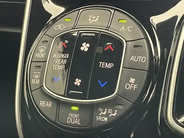 トヨタ ヴォクシー ハイブリッド ZS 煌Ⅱ 愛知県 2020(令2)年 6.9万km ブラック 純正１０型ナビ　フルセグＴＶ　純正後席モニター　モデリスタエアロ　シートヒーター　両側パワースライド　前後ドラレコ　ＥＴＣ　クルコン　セーフティセンス　衝突軽減装置　ＬＥＤオートライト　フォグ　コーナーセンサー　禁煙車
