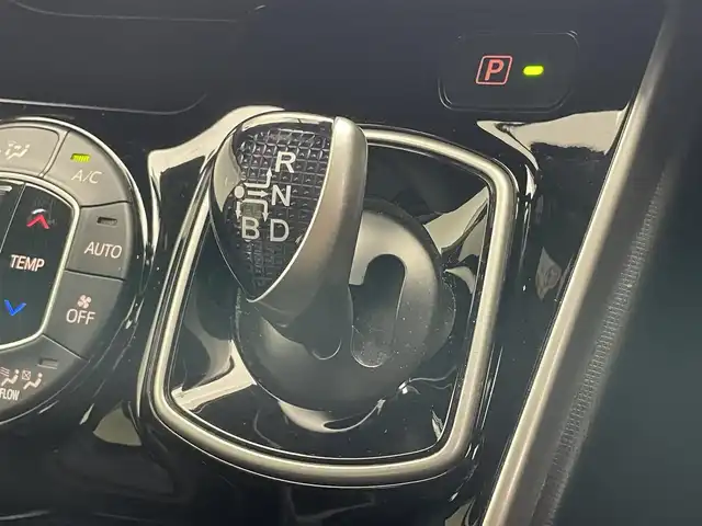 トヨタ ヴォクシー ハイブリッド ZS 煌Ⅱ 愛知県 2020(令2)年 6.9万km ブラック 純正１０型ナビ　フルセグＴＶ　純正後席モニター　モデリスタエアロ　シートヒーター　両側パワースライド　前後ドラレコ　ＥＴＣ　クルコン　セーフティセンス　衝突軽減装置　ＬＥＤオートライト　フォグ　コーナーセンサー　禁煙車
