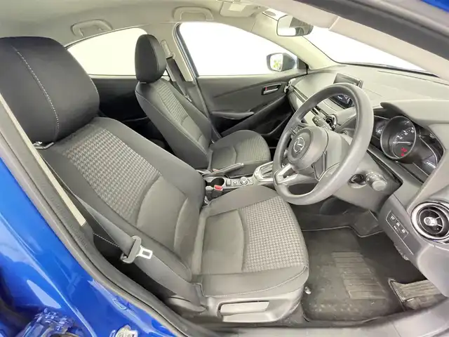 マツダ デミオ 15S 千葉県 2019(令1)年 1.2万km ダイナミックブルーマイカ ワンオーナー/禁煙車/純正ナビ/・フルセグTV/Bluetooth/CD/DVD/LEDコンフォートパッケージ/・LEDヘッドランプ/・オートレベリング/・アドバンストキーレスエントリーシステム/・アドバンストキー×２/・ヘッドランブユニット内シグネチャーＬＥＤランプ/・運転席＆助手席シートヒーター/・スーパーＵＶカットガラス/・フルオートエアコン/・ＩＲカットガラス/ETC/プッシュスタート/フロアマット/ドアバイザー/取説・保証書