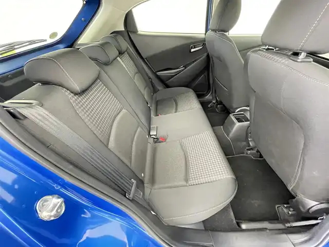 マツダ デミオ 15S 千葉県 2019(令1)年 1.2万km ダイナミックブルーマイカ ワンオーナー/禁煙車/純正ナビ/・フルセグTV/Bluetooth/CD/DVD/LEDコンフォートパッケージ/・LEDヘッドランプ/・オートレベリング/・アドバンストキーレスエントリーシステム/・アドバンストキー×２/・ヘッドランブユニット内シグネチャーＬＥＤランプ/・運転席＆助手席シートヒーター/・スーパーＵＶカットガラス/・フルオートエアコン/・ＩＲカットガラス/ETC/プッシュスタート/フロアマット/ドアバイザー/取説・保証書