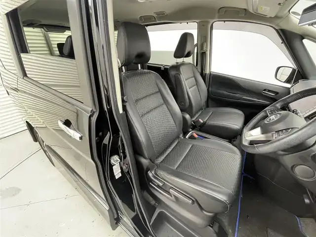 日産 セレナ e－パワー ハイウェイスター V 茨城県 2021(令3)年 3.8万km ダイヤモンドブラック インテリキー/プッシュスタート/LEDポートライト/レーダークルーズ/インテリジェントルームミラー/前方ドラレコ/オートデュアルエアコン/純正10インチナビ/Bluetooth/DVD/Blu-ray/フルセグTV/純正フリップダウンモニター/アラウンドビューモニター/両側パワースライドドア/ビルトインETC/ブラインドスポットモニター