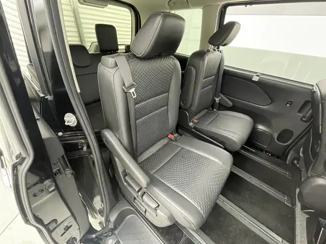 日産 セレナ e－パワー ハイウェイスター V 茨城県 2021(令3)年 3.8万km ダイヤモンドブラック インテリキー/プッシュスタート/LEDポートライト/レーダークルーズ/インテリジェントルームミラー/前方ドラレコ/オートデュアルエアコン/純正10インチナビ/Bluetooth/DVD/Blu-ray/フルセグTV/純正フリップダウンモニター/アラウンドビューモニター/両側パワースライドドア/ビルトインETC/ブラインドスポットモニター