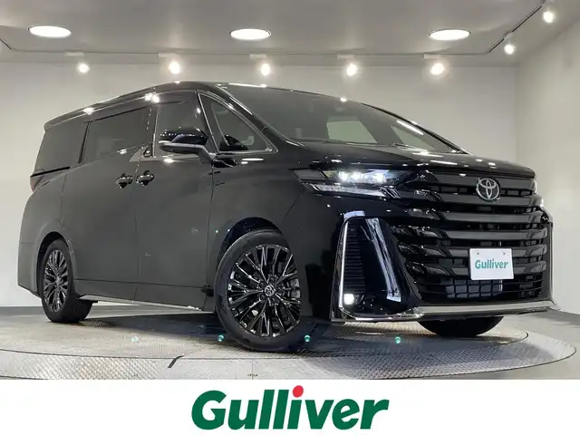 トヨタ ヴェルファイア ハイブリット Z プレミア 愛知県 2023(令5)年 2.1万km ブラック 純正１４インチディスプレイオーディオＰｌｕｓ　/（Bluetooth/フルセグTV/FM/AM/CarPlay/USB)/左右独立ムーンルーフ　/パノラミックビューモニター　/茶革シート　/トヨタチームメイト/　　-アドバンスパーク/アドバンスドライブ/　　-パーキングサポートブレーキ/トヨタセーフティセンス/　　-プリクラッシュセーフティ/　　-レーントレーニングアシスト＋レーンディパーチャーアラート/　　-レーダークルーズコントロール（ACC)/　　-アダプティブハイビームシステム［AHS］/　　-ロードサインアシスト［RSA］/　　-発進遅れ告知機能/両側パワースライドドア/ヘッドアップディスプレイ/ブラインドスポットモニター（BSM)/ビルトインＥＴＣ２．０/ＡＣ１００Ｖ　/置くだけ充電　/シートヒーター/シートベンチレーション/1.2列目パワーシート/ステアリングヒーター/電動バックドア/LEDヘッドライト/LEDフォグランプ/前後ドライブレコーダー/パドルシフト