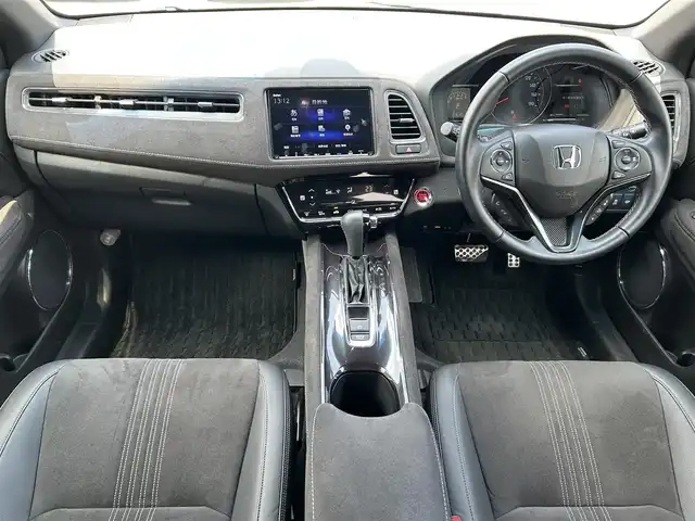 ホンダ ヴェゼル RS ホンダセンシング 静岡県 2019(令1)年 4.1万km プラチナホワイトパール 純正8インチナビ/（AM/FM/CD/DVD/BT/AppleCarPlay/HDMI)/フルセグTV/走行中視聴可能TV/バックカメラ/ホンダセンシング/・横滑り防止装置/・レーンキープアシスト/・衝突被害軽減システム/・レーダークルーズコントロール/ハーフレザーシート/前席シートヒーター/ビルトインETC/プッシュスタート/スマートキー/スペアキー×1/盗難防止装置/純正18インチアルミホイール/純正フロアマット/LEDヘッドライト