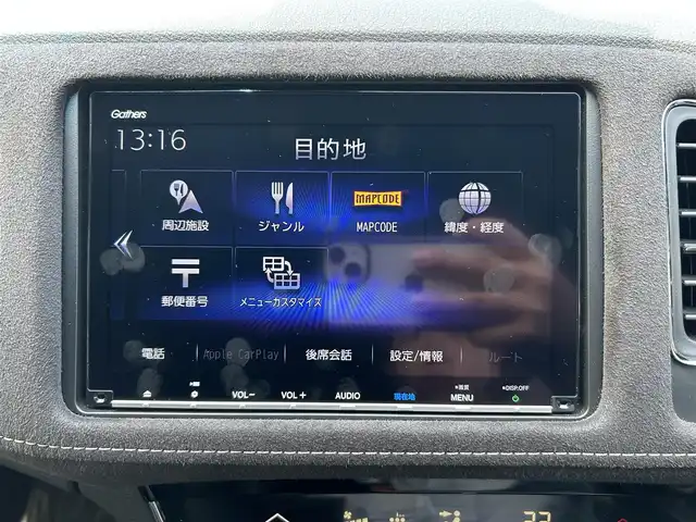 ホンダ ヴェゼル RS ホンダセンシング 静岡県 2019(令1)年 4.1万km プラチナホワイトパール 純正8インチナビ/（AM/FM/CD/DVD/BT/AppleCarPlay/HDMI)/フルセグTV/走行中視聴可能TV/バックカメラ/ホンダセンシング/・横滑り防止装置/・レーンキープアシスト/・衝突被害軽減システム/・レーダークルーズコントロール/ハーフレザーシート/前席シートヒーター/ビルトインETC/プッシュスタート/スマートキー/スペアキー×1/盗難防止装置/純正18インチアルミホイール/純正フロアマット/LEDヘッドライト