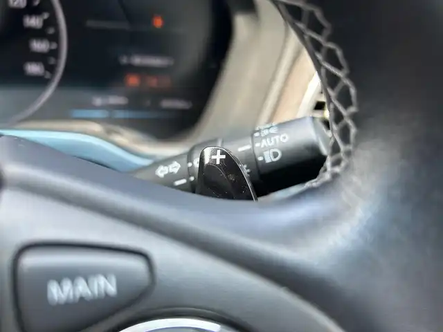 ホンダ ヴェゼル RS ホンダセンシング 静岡県 2019(令1)年 4.1万km プラチナホワイトパール 純正8インチナビ/（AM/FM/CD/DVD/BT/AppleCarPlay/HDMI)/フルセグTV/走行中視聴可能TV/バックカメラ/ホンダセンシング/・横滑り防止装置/・レーンキープアシスト/・衝突被害軽減システム/・レーダークルーズコントロール/ハーフレザーシート/前席シートヒーター/ビルトインETC/プッシュスタート/スマートキー/スペアキー×1/盗難防止装置/純正18インチアルミホイール/純正フロアマット/LEDヘッドライト