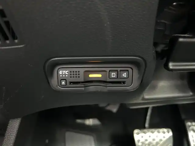ホンダ ヴェゼル RS ホンダセンシング 静岡県 2019(令1)年 4.1万km プラチナホワイトパール 純正8インチナビ/（AM/FM/CD/DVD/BT/AppleCarPlay/HDMI)/フルセグTV/走行中視聴可能TV/バックカメラ/ホンダセンシング/・横滑り防止装置/・レーンキープアシスト/・衝突被害軽減システム/・レーダークルーズコントロール/ハーフレザーシート/前席シートヒーター/ビルトインETC/プッシュスタート/スマートキー/スペアキー×1/盗難防止装置/純正18インチアルミホイール/純正フロアマット/LEDヘッドライト
