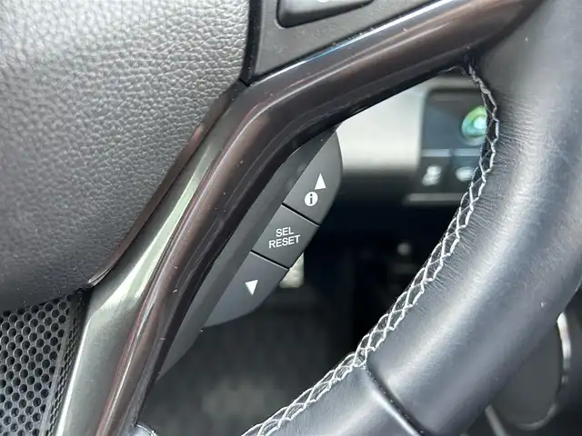 ホンダ ヴェゼル RS ホンダセンシング 静岡県 2019(令1)年 4.1万km プラチナホワイトパール 純正8インチナビ/（AM/FM/CD/DVD/BT/AppleCarPlay/HDMI)/フルセグTV/走行中視聴可能TV/バックカメラ/ホンダセンシング/・横滑り防止装置/・レーンキープアシスト/・衝突被害軽減システム/・レーダークルーズコントロール/ハーフレザーシート/前席シートヒーター/ビルトインETC/プッシュスタート/スマートキー/スペアキー×1/盗難防止装置/純正18インチアルミホイール/純正フロアマット/LEDヘッドライト