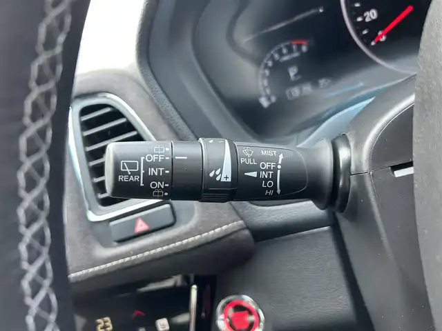 ホンダ ヴェゼル RS ホンダセンシング 静岡県 2019(令1)年 4.1万km プラチナホワイトパール 純正8インチナビ/（AM/FM/CD/DVD/BT/AppleCarPlay/HDMI)/フルセグTV/走行中視聴可能TV/バックカメラ/ホンダセンシング/・横滑り防止装置/・レーンキープアシスト/・衝突被害軽減システム/・レーダークルーズコントロール/ハーフレザーシート/前席シートヒーター/ビルトインETC/プッシュスタート/スマートキー/スペアキー×1/盗難防止装置/純正18インチアルミホイール/純正フロアマット/LEDヘッドライト