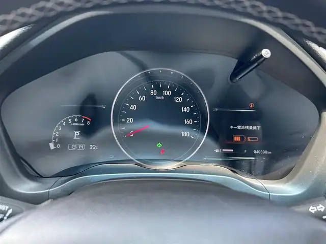ホンダ ヴェゼル RS ホンダセンシング 静岡県 2019(令1)年 4.1万km プラチナホワイトパール 純正8インチナビ/（AM/FM/CD/DVD/BT/AppleCarPlay/HDMI)/フルセグTV/走行中視聴可能TV/バックカメラ/ホンダセンシング/・横滑り防止装置/・レーンキープアシスト/・衝突被害軽減システム/・レーダークルーズコントロール/ハーフレザーシート/前席シートヒーター/ビルトインETC/プッシュスタート/スマートキー/スペアキー×1/盗難防止装置/純正18インチアルミホイール/純正フロアマット/LEDヘッドライト