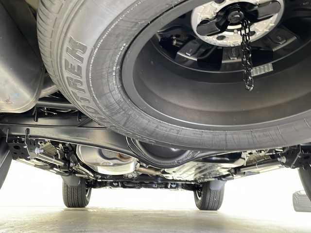 トヨタ ランドクルーザー ２５０ VX ファーストエディション 千葉県 2024(令6)年 0.1万km未満 ベージュ セーフティセンス（衝突回避支援パッケージ）/・プリクラッシュセーフティ/・レーダーイノーチャーアラート/・オートマチックハイビーム/・ドライバー異常時対応システム/・プロアクティブドライビングアシスト/・発進遅れ告知機能/・フロントクロストラフィックアラート/・レーントレーシングアシスト/・レーダークルーズコントロール/・ロードサインアシスト/・緊急時操舵支援/・レーンチェンジアシスト/純正12.3インチディスプレイオーディオ/・コネクティッドナビ対応/・AM/FMチューナー/・地デジTV/・USB/HDMI入力/・Apple CarPlay／Android Auto/・ETC2.0/・パイオニアプレミアムサウンドシステム/・全方位カメラ/純正ヒッチメンバー/純正丸目1眼LEDヘッドライト/ブラウンレザーシート/パワーバックドア/スマートデジタルキー/トヨタチームメイト/ブラインドスポットモニター