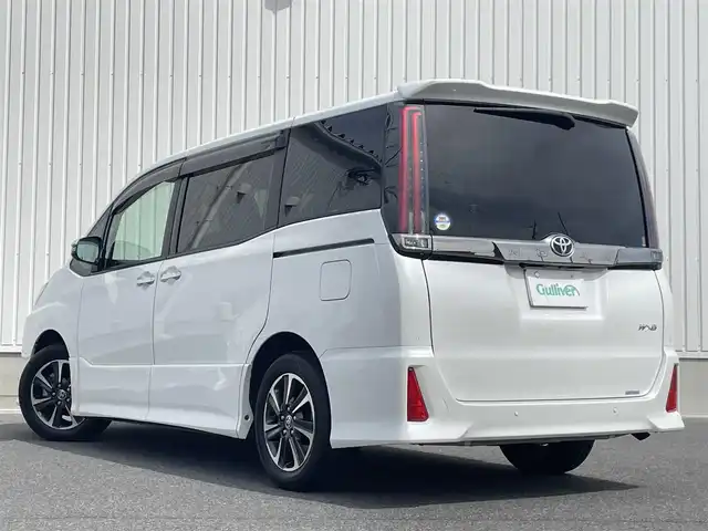 トヨタ ノア Si ダブルバイビーⅢ 群馬県 2021(令3)年 1万km ホワイトパールクリスタルシャイン ワンオーナー　/純正9インチナビ/(AM/FM/BT/TV/DISC/SD)/純正12/1型フリップダウン/両側パワースライドドア/バックカメラ/ETC2.0/トヨタセーフティーセンス/プリクラッシュセーフティー/レーンディパーチャーアラート/パーキングサポートブレーキ/クルーズコントロール/クリアランスソナー/先行車発進お知らせ機能/横滑り防止機能/アイドリングストップ/AUTOライト/AUTOハイビーム/ステアリングリモコン/純正フロアマット/純正ドアバイザー/ウッド調コンビハンドル/取扱説明書/保証書/スペアキー
