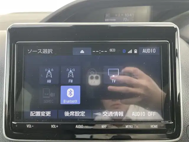 トヨタ ノア Si ダブルバイビーⅢ 群馬県 2021(令3)年 1万km ホワイトパールクリスタルシャイン ワンオーナー　/純正9インチナビ/(AM/FM/BT/TV/DISC/SD)/純正12/1型フリップダウン/両側パワースライドドア/バックカメラ/ETC2.0/トヨタセーフティーセンス/プリクラッシュセーフティー/レーンディパーチャーアラート/パーキングサポートブレーキ/クルーズコントロール/クリアランスソナー/先行車発進お知らせ機能/横滑り防止機能/アイドリングストップ/AUTOライト/AUTOハイビーム/ステアリングリモコン/純正フロアマット/純正ドアバイザー/ウッド調コンビハンドル/取扱説明書/保証書/スペアキー