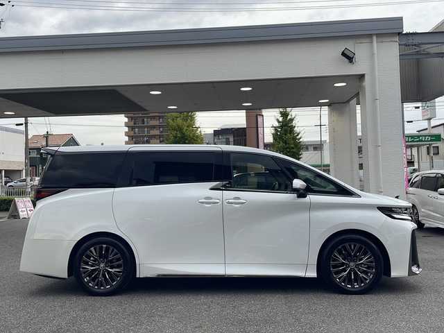 トヨタ ヴェルファイア ハイブリット Z プレミア 愛知県 2025(令7)年 0.5万km プラチナホワイトパールマイカ /ワンオーナー//純正ディスプレイオーディオコネクティッドナビ対応//フルセグTV・Bluetooth・HDMI・miracast//純正フリップダウンモニター//デジタルインナーミラー//両側パワースライドドア//左右独立サンルーフ//レーダークルーズコントロール//パワーシート・メモリーシート//シートヒーター・エアーシート//ステアリングヒーター//置くだけ充電//全方位カメラ//パドルシフト//オートライト・オートハイビーム//コーナーセンサー//ビルトインETC２．０//パワーバックドア//照明付きバニティミラー//純正フロアマット//オートリトラクタブルウインカーミラー//フォグランプ//三眼LEDヘッドライト//トヨタチームメイト//トヨタセーフティセンス//プロアクティブドライビングアシスト//レーンディパーチャーアラート//ドライバーモニター//プリクラッシュセーフティ//フロントクロストラフィックアラート//ドライブスタートコントロール//安心降車アシスト//ロードサインアシスト//先行者発進告知//後送品（保証書・スペアキー）