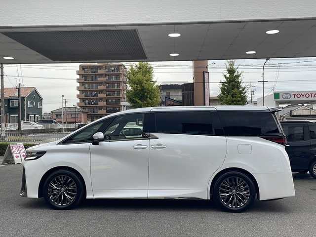 トヨタ ヴェルファイア ハイブリット Z プレミア 愛知県 2025(令7)年 0.5万km プラチナホワイトパールマイカ /ワンオーナー//純正ディスプレイオーディオコネクティッドナビ対応//フルセグTV・Bluetooth・HDMI・miracast//純正フリップダウンモニター//デジタルインナーミラー//両側パワースライドドア//左右独立サンルーフ//レーダークルーズコントロール//パワーシート・メモリーシート//シートヒーター・エアーシート//ステアリングヒーター//置くだけ充電//全方位カメラ//パドルシフト//オートライト・オートハイビーム//コーナーセンサー//ビルトインETC２．０//パワーバックドア//照明付きバニティミラー//純正フロアマット//オートリトラクタブルウインカーミラー//フォグランプ//三眼LEDヘッドライト//トヨタチームメイト//トヨタセーフティセンス//プロアクティブドライビングアシスト//レーンディパーチャーアラート//ドライバーモニター//プリクラッシュセーフティ//フロントクロストラフィックアラート//ドライブスタートコントロール//安心降車アシスト//ロードサインアシスト//先行者発進告知//後送品（保証書・スペアキー）