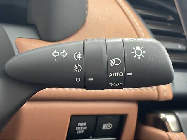 トヨタ ヴェルファイア ハイブリット Z プレミア 愛知県 2025(令7)年 0.5万km プラチナホワイトパールマイカ /ワンオーナー//純正ディスプレイオーディオコネクティッドナビ対応//フルセグTV・Bluetooth・HDMI・miracast//純正フリップダウンモニター//デジタルインナーミラー//両側パワースライドドア//左右独立サンルーフ//レーダークルーズコントロール//パワーシート・メモリーシート//シートヒーター・エアーシート//ステアリングヒーター//置くだけ充電//全方位カメラ//パドルシフト//オートライト・オートハイビーム//コーナーセンサー//ビルトインETC２．０//パワーバックドア//照明付きバニティミラー//純正フロアマット//オートリトラクタブルウインカーミラー//フォグランプ//三眼LEDヘッドライト//トヨタチームメイト//トヨタセーフティセンス//プロアクティブドライビングアシスト//レーンディパーチャーアラート//ドライバーモニター//プリクラッシュセーフティ//フロントクロストラフィックアラート//ドライブスタートコントロール//安心降車アシスト//ロードサインアシスト//先行者発進告知//後送品（保証書・スペアキー）