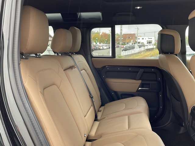 ランドローバー ランドローバー ディフェンダー 110XダイナミッHSE 福岡県 2024(令6)年 0.2万km 黒 純正ナビ/（Bカメラ、AM、FM、AppleCarPlay/AndroidAuto）/全方位カメラ/サンルーフ/純正ステップ/純正22インチホイール/MERIDIANサウンド/デュアルエアコン/バレットモード/ロートラクションローンチ/スピードリミッタ警告/ステアリングヒーター/パワーシード/シートメモリ機能/電動パーキングブレーキ/置くだけ充電/BSM/DSC/ローレンジトランスミッション/HDC/ISOFIX/レーダークルーズコントロール/LEDヘッドライト/車線逸脱警報/プリクラッシュ/横滑り防止装置/オートマチックハイビーム/ルーフレール/レザーシート/ドライブレコーダー前後/ETC2.0/保証書/カラーコード：1AG（サントリーニブラック）