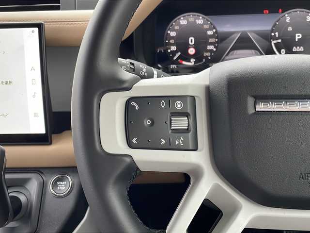 ランドローバー ランドローバー ディフェンダー 110XダイナミッHSE 福岡県 2024(令6)年 0.2万km 黒 純正ナビ/（Bカメラ、AM、FM、AppleCarPlay/AndroidAuto）/全方位カメラ/サンルーフ/純正ステップ/純正22インチホイール/MERIDIANサウンド/デュアルエアコン/バレットモード/ロートラクションローンチ/スピードリミッタ警告/ステアリングヒーター/パワーシード/シートメモリ機能/電動パーキングブレーキ/置くだけ充電/BSM/DSC/ローレンジトランスミッション/HDC/ISOFIX/レーダークルーズコントロール/LEDヘッドライト/車線逸脱警報/プリクラッシュ/横滑り防止装置/オートマチックハイビーム/ルーフレール/レザーシート/ドライブレコーダー前後/ETC2.0/保証書/カラーコード：1AG（サントリーニブラック）