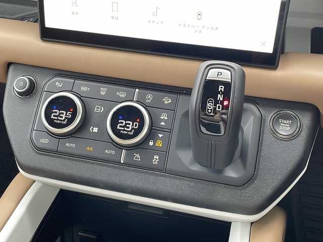 ランドローバー ランドローバー ディフェンダー 110XダイナミッHSE 福岡県 2024(令6)年 0.2万km 黒 純正ナビ/（Bカメラ、AM、FM、AppleCarPlay/AndroidAuto）/全方位カメラ/サンルーフ/純正ステップ/純正22インチホイール/MERIDIANサウンド/デュアルエアコン/バレットモード/ロートラクションローンチ/スピードリミッタ警告/ステアリングヒーター/パワーシード/シートメモリ機能/電動パーキングブレーキ/置くだけ充電/BSM/DSC/ローレンジトランスミッション/HDC/ISOFIX/レーダークルーズコントロール/LEDヘッドライト/車線逸脱警報/プリクラッシュ/横滑り防止装置/オートマチックハイビーム/ルーフレール/レザーシート/ドライブレコーダー前後/ETC2.0/保証書/カラーコード：1AG（サントリーニブラック）