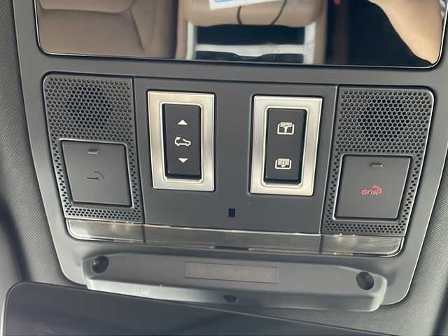 ランドローバー ランドローバー ディフェンダー 110XダイナミッHSE 福岡県 2024(令6)年 0.2万km 黒 純正ナビ/（Bカメラ、AM、FM、AppleCarPlay/AndroidAuto）/全方位カメラ/サンルーフ/純正ステップ/純正22インチホイール/MERIDIANサウンド/デュアルエアコン/バレットモード/ロートラクションローンチ/スピードリミッタ警告/ステアリングヒーター/パワーシード/シートメモリ機能/電動パーキングブレーキ/置くだけ充電/BSM/DSC/ローレンジトランスミッション/HDC/ISOFIX/レーダークルーズコントロール/LEDヘッドライト/車線逸脱警報/プリクラッシュ/横滑り防止装置/オートマチックハイビーム/ルーフレール/レザーシート/ドライブレコーダー前後/ETC2.0/保証書/カラーコード：1AG（サントリーニブラック）