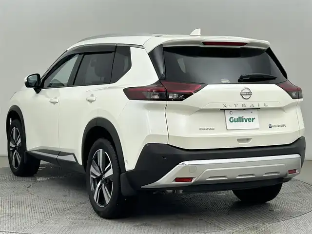 日産 エクストレイル G e－4ORCE 道央・札幌 2024(令6)年 1万km ブリリアントホワイトパール ・４WD/・純正メモリーナビゲーション/　BT/USB/AppleCarPlay/フルセグ/・社外ドライブレコーダー前後（SN-TW86）/・ビルトインETC2.0/・ワイヤレス充電/・アラウンドビューモニター/・エマージェンシーブレーキ/・プロパイロット/・レーダークルーズコントロール/・リアクロストラフィックアラート/・駐車支援/・デジタルインナーミラー/・HUD/・オートブレーキホールド/・横滑り防止装置/・前後コーナーセンサー/・前席パワーシート（D席メモリ付）/・レザーシート/・全席シートヒーター/・ステアリングヒーター/・オートライト/・LEDヘッドライト/・オートマチックハイビーム/・純正フロアマット/・スマートキー/・プッシュスタート/・スペアキー1本/・ルーフレール/・純正AW19インチ/・保証書あり/・取説あり
